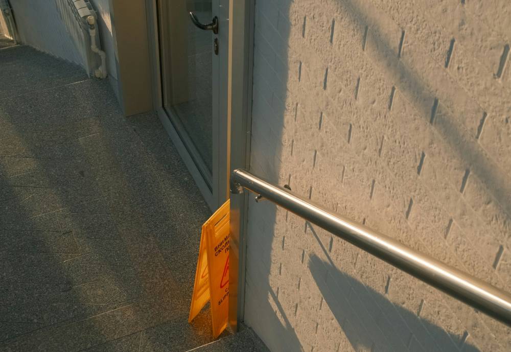 can you sue your apartment complex for slip and fall